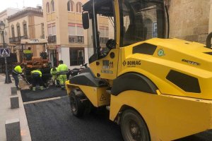 La calle Jovellanos ha estado cortada al tráfico por las obras.