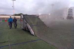 Trabajos para retirar el césped del Tito Pedro.