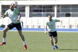 Nano y Saveljich, dos de las novedades en la convocatoria del Almería.