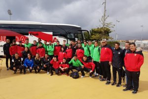 Foto de familia antes de viajar a Mérida y Madrid.