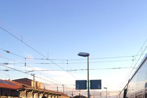 Viajeros del Talgo Almería-Madrid, parados en Vilches (Jaén). Foto: @Meriwan_