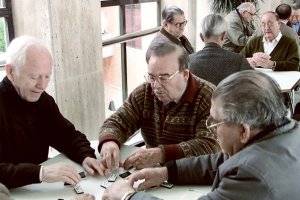 Almería  supera los 100.000 pensionistas, el 15% de la población, aunque tiene una de las mayores tasas de población activa de España.