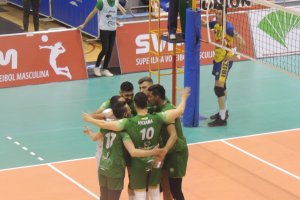 Los ahorradores celebrando uno de los puntos del partidazo ante Ibiza.