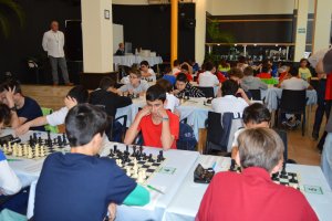 Competición de ajedrez escolar.