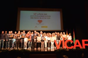 Foto de familia con los galardonados.