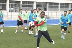 Lucien Owona quiere pensar solo en el Nástic de Tarragona.