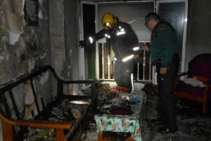 Imagen cedida por Bomberos del Levante del interior de la vivienda siniestrada.