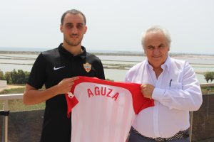 Aguza con el presidente del Almería Alfonso García.