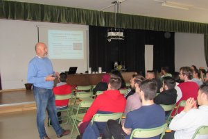 Javier Fierro durante el desarrollo de la charla.