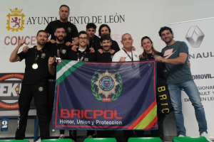 Los campeones posan para la historia en León.