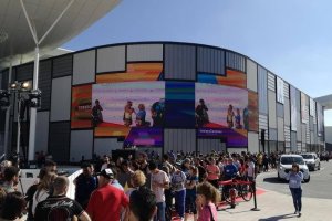 Imagen del Centro Comercial Torrecárdenas con su premiada pantalla.