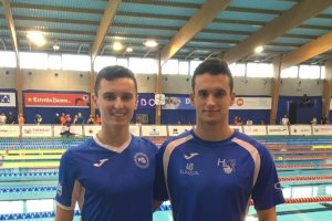 Manu Martos y Mario Ortega, nadadores del Club H2O.