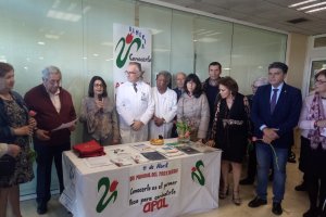 Lectura del manifiesto en la entrada del Hospital Torrecárdenas.