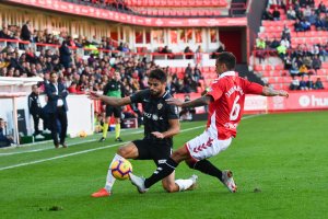 El Nástic frenó al Almería en el Nou Estadi (2-2).
