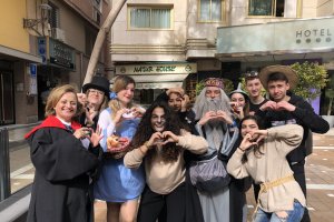 Un nutrido grupos de estudiantes recorrieron la ciudad.