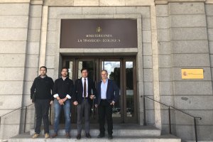 Alcalde, presidente de la Junta Local y miembros de la Plataforma en Madrid.