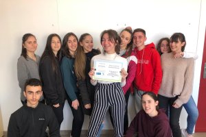 Ana Quero, ganadora de la Olimpiada de Biología, y sus compañeros del IES El Alquián.