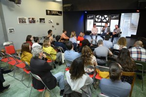 Imagen de la reunión celebrada ayer en La Oficina.
