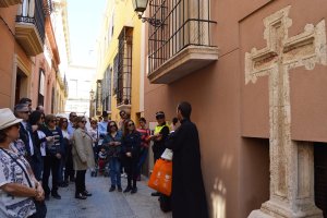 Uno de los momentos de las explicaciones ofrecidas a los turistas.