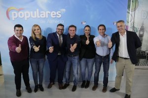 El candidato del PP durante su presentación.