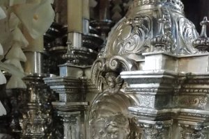 Palio de María Santísima de Fe y Caridad, alegoría de la caridad.