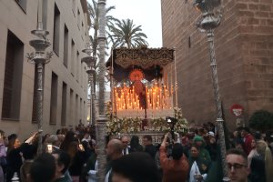 La Virgen de la Esperanza, camino de su encuentro con las monjas de Las Puras.