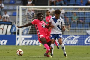 Iker Undabarrena podría seguir en el once de Oltra.