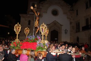 Ante el Santuario de la Patrona y con las puertas cerradas a cal y canto tuvo lugar la 4ª Estación.
