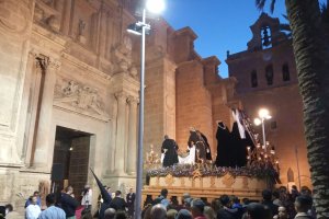 Caridad, a su paso por la Catedral de Almería.