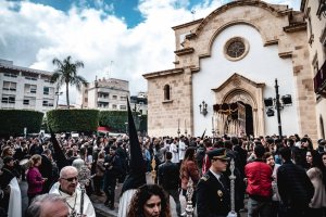 Los almerienses llenaron y se emocionaron con la salida de la Virgen del Rosario del Mar.
