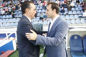 Fran saluda a Oltra.