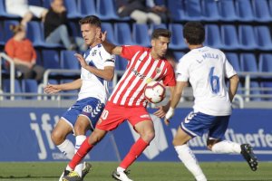 JC Real en una jugada del partido en el Heliodoro Rodríguez.
