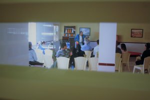 Actuación de Gabimagoo para internos y sus hijos en El Acebuche