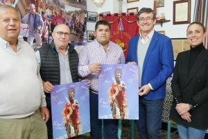 Manuel Cortés, la concejala Eli Fernández, el Hermano Mayor de San Marcos, Luis Bogas, y otros miembros de la hermandad, presentando las fiestas.