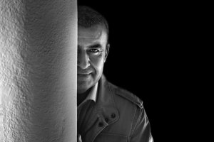 Lorenzo Silva en un retrato inédito de Rodrigo Valero.