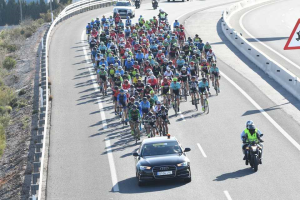 El pelotón en la pasada edición de La Vuelta a Almería.