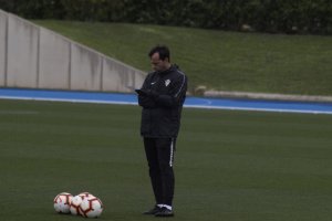 Fran Fernández tomando nota en el Anexo.