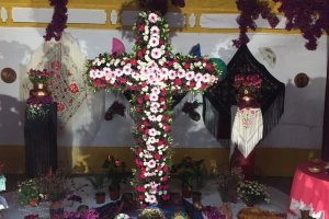 Cruz de mayo en la Plaza Vieja.