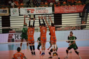 Una jugada del partido.