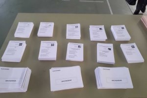 Papeletas en un colegio electoral de Almería.