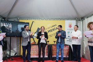 Entrega del Premio Especial de los galardones Argaria del Gremio de Libreros Almerienses.