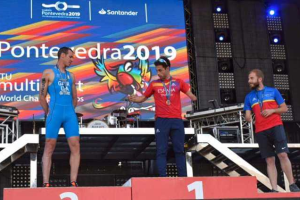 Jairo Ruiz con la medalla de oro.
