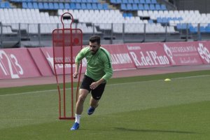 Luis Rioja entrenando con el grupo este jueves.