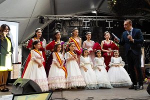 Gala de coronación de las Reinas de las Fiestas presentada por el cronista social de La Voz, Juan Antonio Barrios.