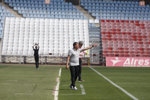 Esteban Navarro, en la banda.