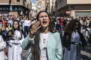 Ana Mar García de Quero, cantando una saeta durante esta Semana Santa.