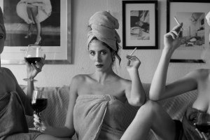 Marta Vazgo (en el centro) junto a Iris de Campos y Teresa Gareche.