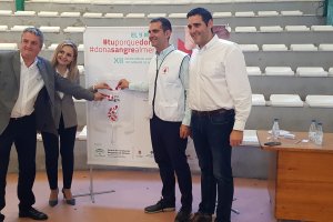 Los representantes públicos apoyando la donación de sangre y plasma.