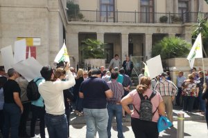 Concetración a las puertas de la Subdelegación del Gobierno