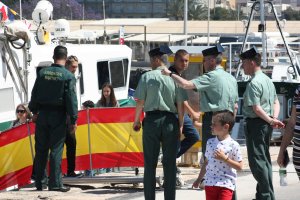 El coronel sigue los actos en el Puerto.